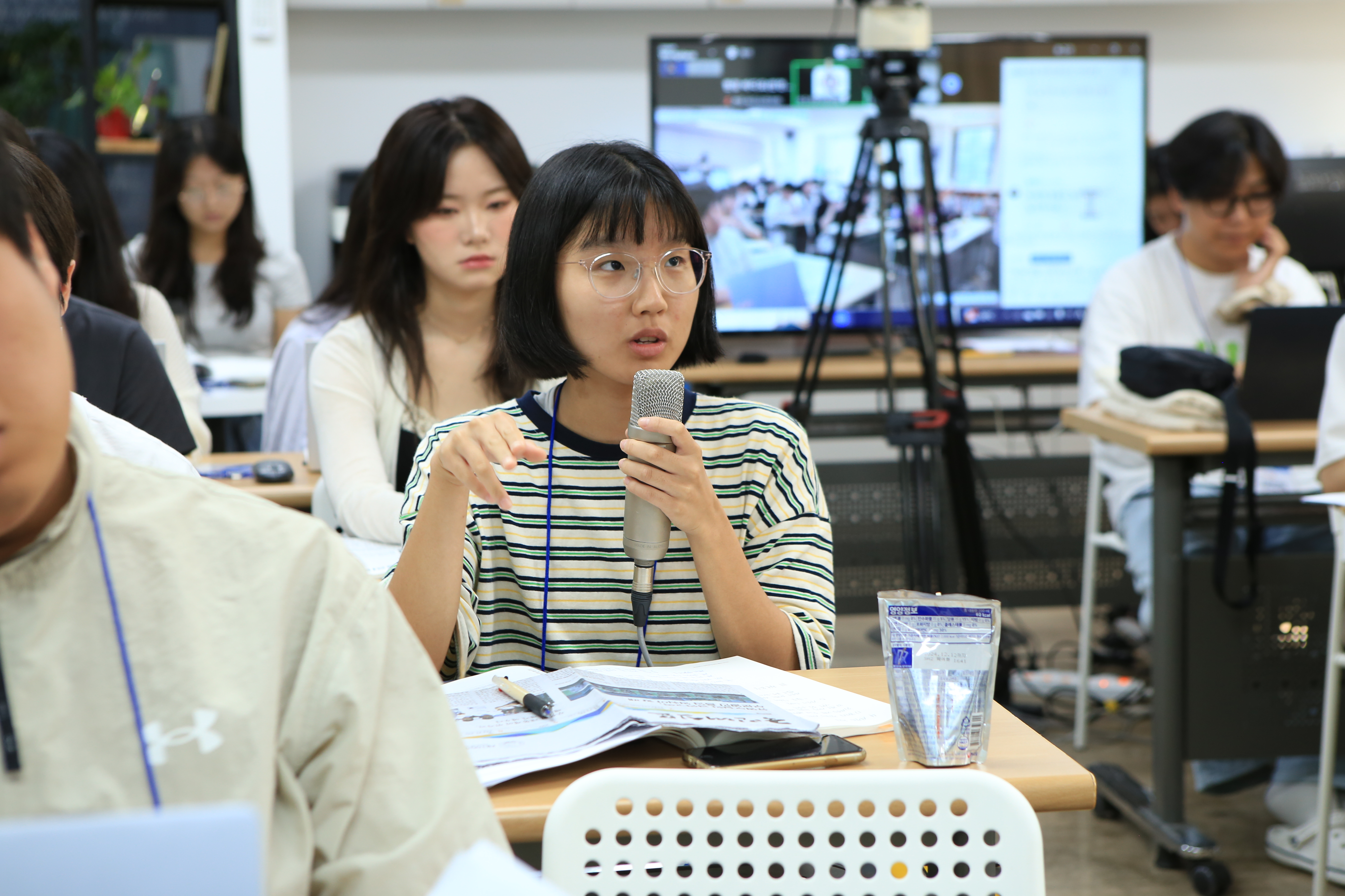 2024 여름대학언론강좌를 열심히 수강하고 있는 신민아 기자 (사진은 인물이 돋보이게 크롭해주세요).JPG